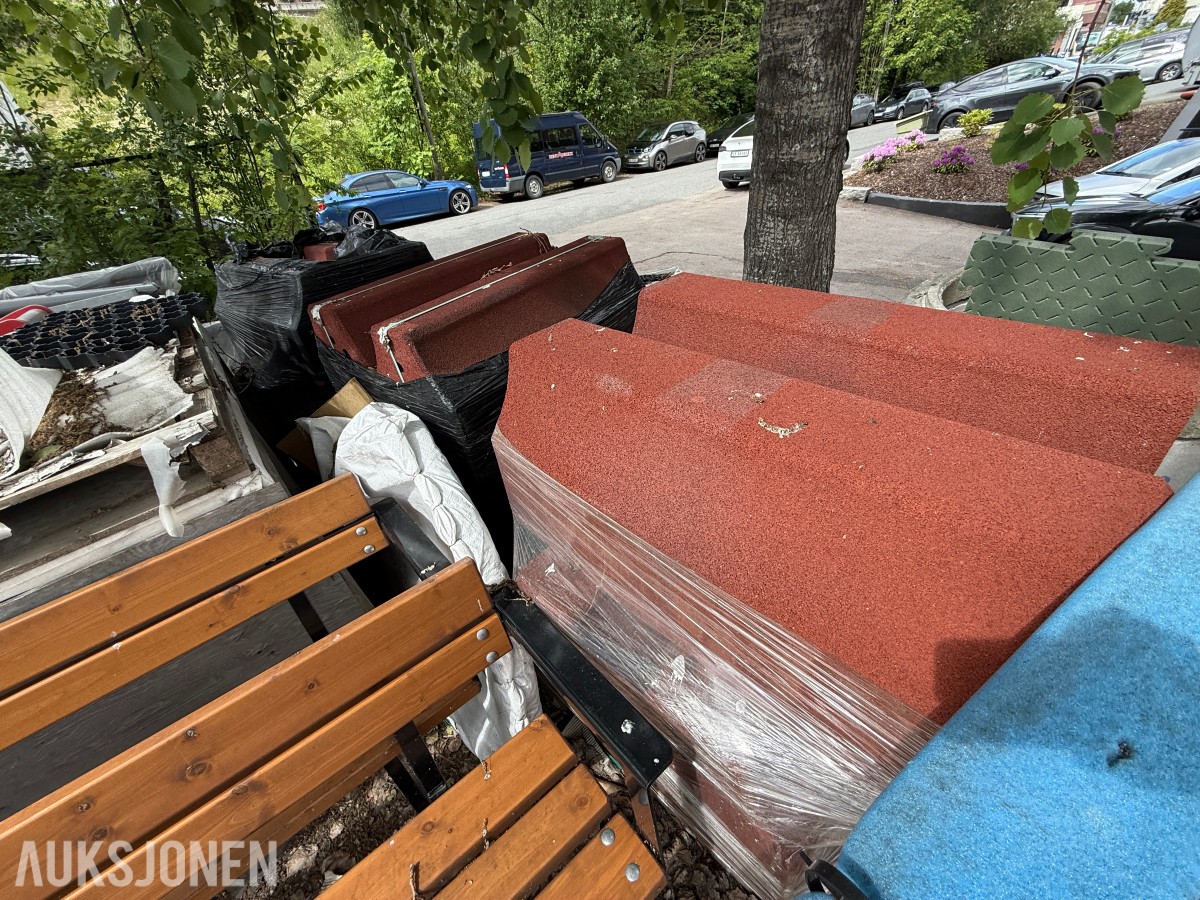 Parti gummibelagte lekeplassmoduler – selges samlet