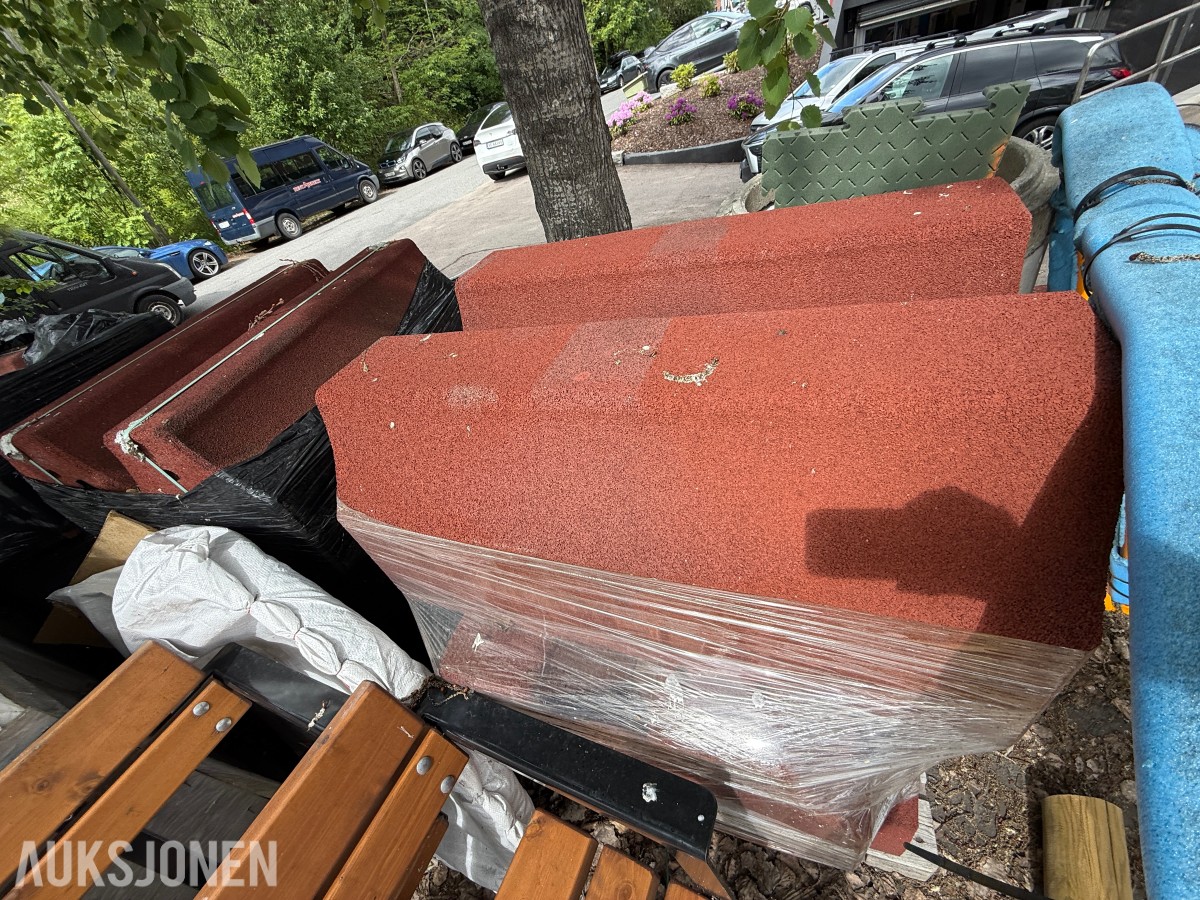Parti gummibelagte lekeplassmoduler – selges samlet