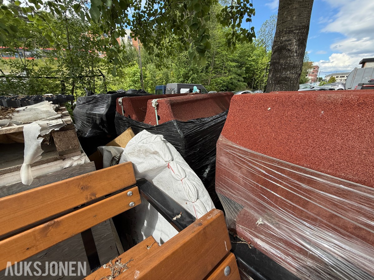 Parti gummibelagte lekeplassmoduler – selges samlet