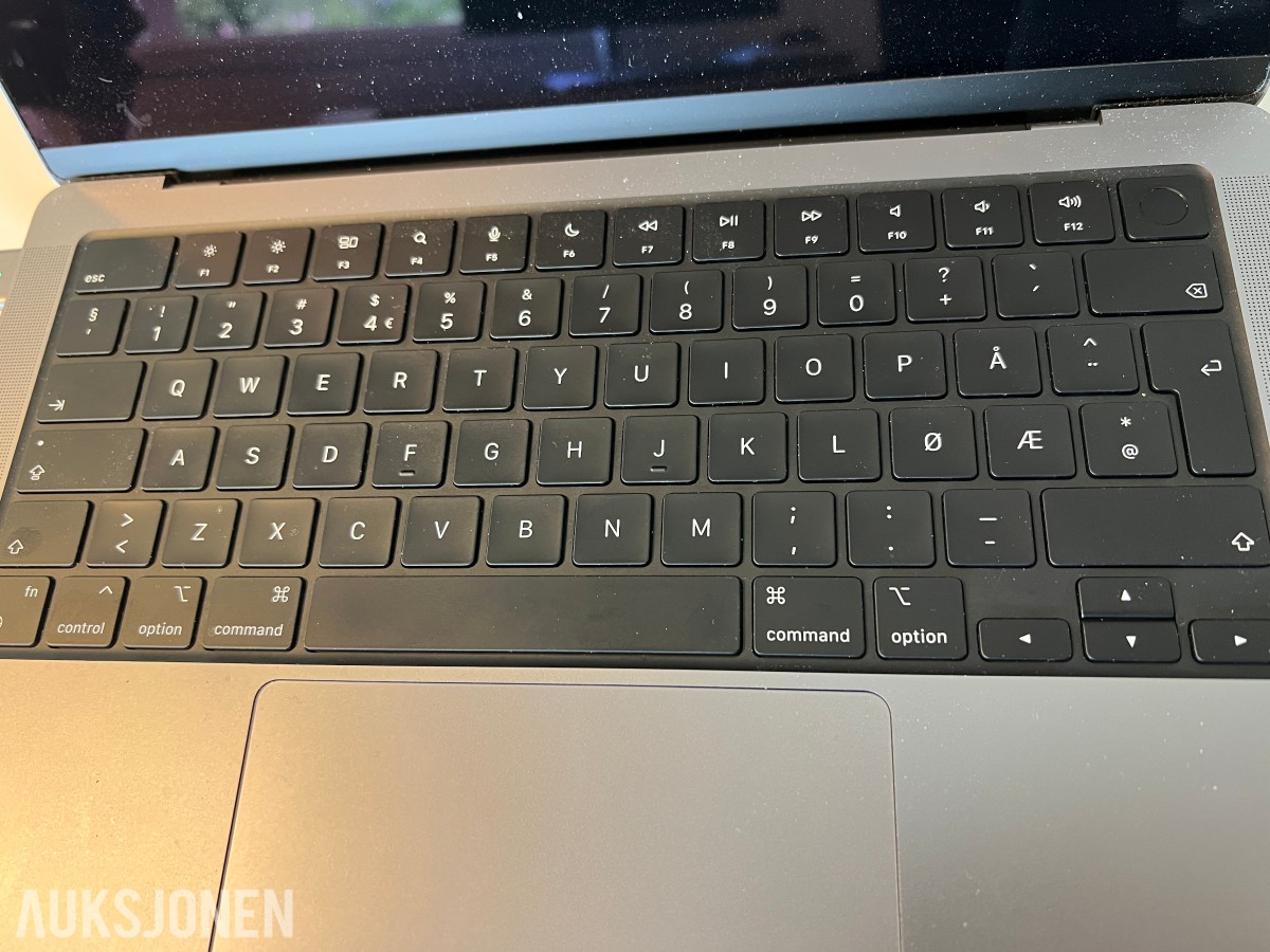 2023 Macbook Pro 14 M3 Pro 16GBM