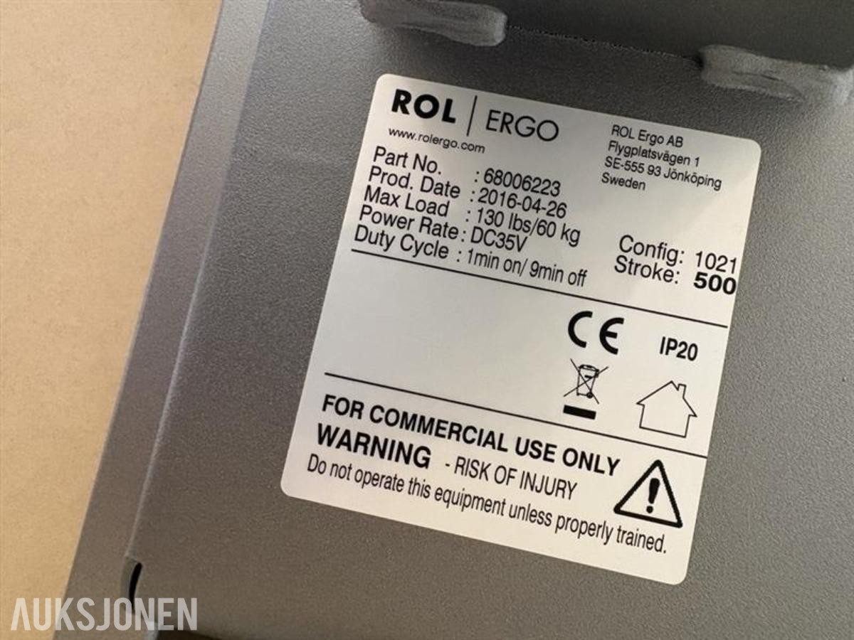 Elektrisk hev/senk hjørneskrivebord med kontorstol