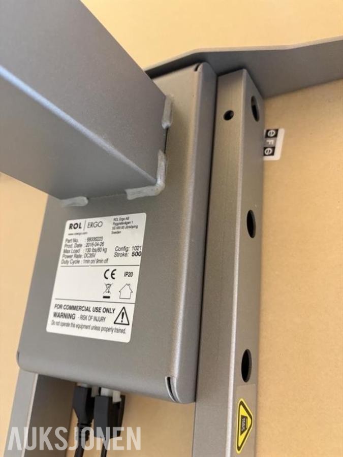 Elektrisk hev/senk hjørneskrivebord med kontorstol