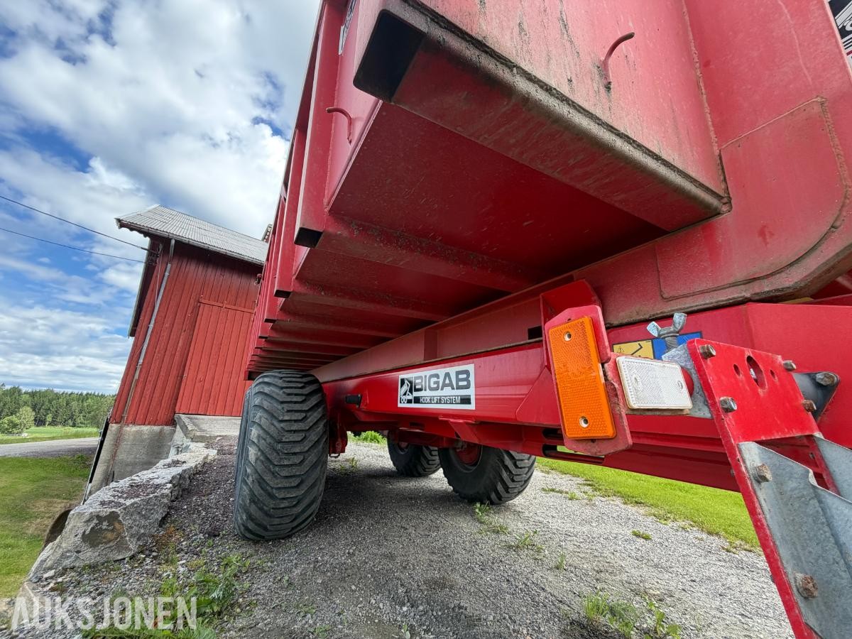 2011 Valtra T202 Versu med Bigab 15-19 krokhenger,Dumperkasse,ekstra hjulsett