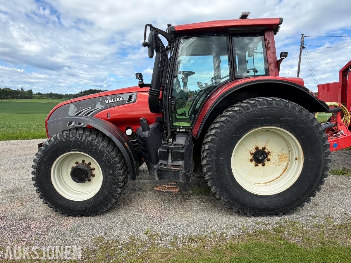 2011 Valtra T202 Versu med Bigab 15-19 krokhenger,Dumperkasse,ekstra hjulsett