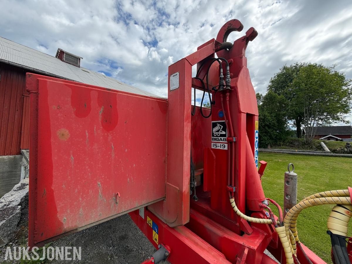2011 Valtra T202 Versu med Bigab 15-19 krokhenger,Dumperkasse,ekstra hjulsett