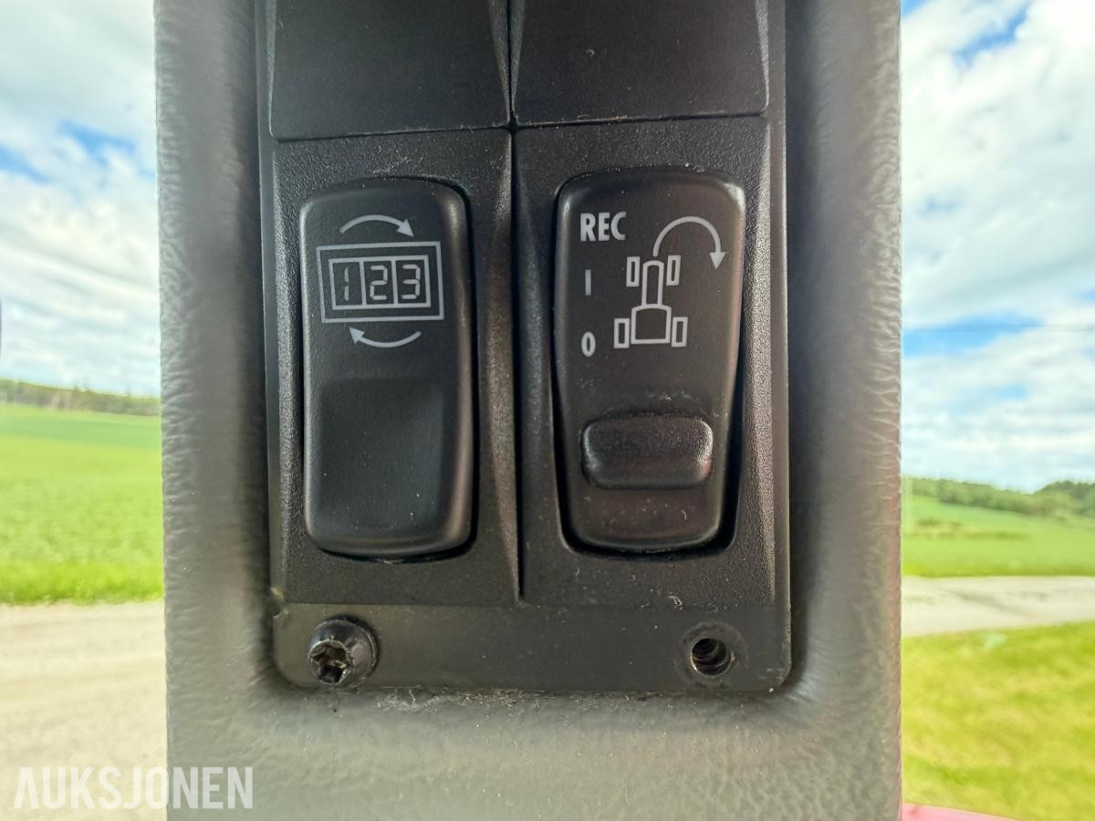 2011 Valtra T202 Versu med Bigab 15-19 krokhenger,Dumperkasse,ekstra hjulsett