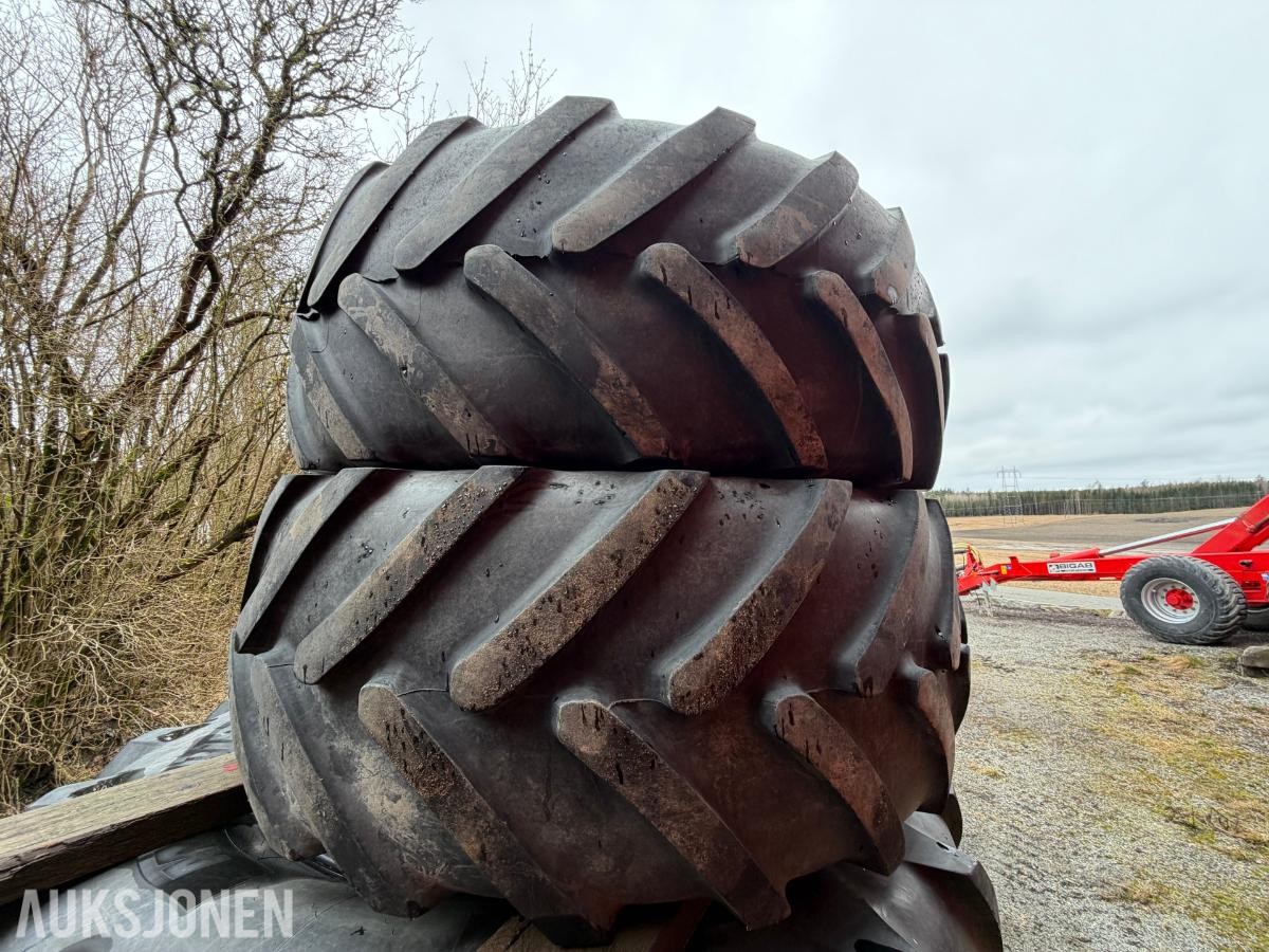 2011 Valtra T202 Versu med Bigab 15-19 krokhenger,Dumperkasse,ekstra hjulsett