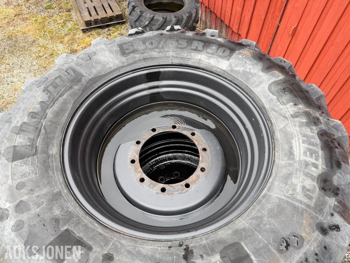 2011 Valtra T202 Versu med Bigab 15-19 krokhenger,Dumperkasse,ekstra hjulsett