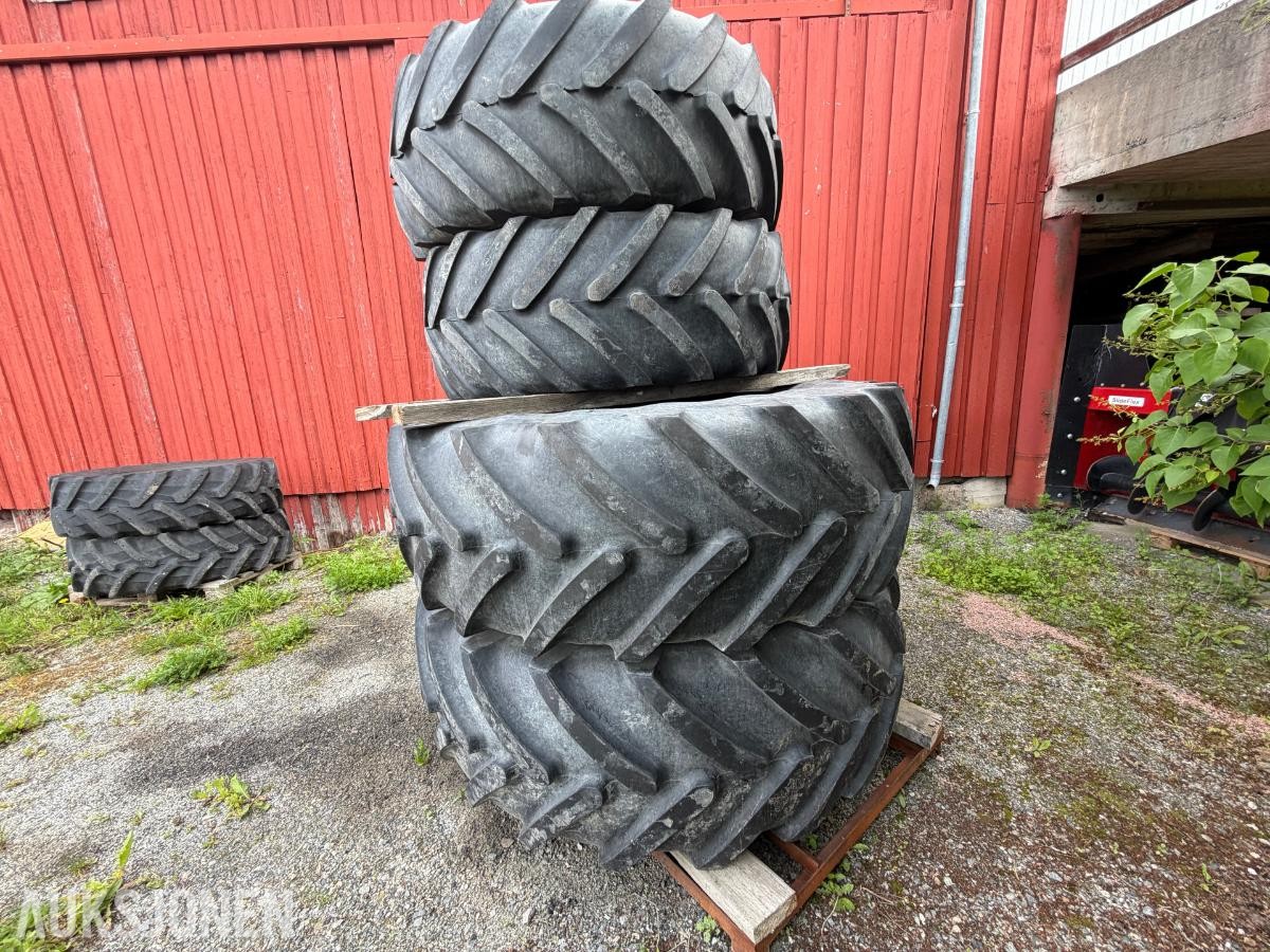 2011 Valtra T202 Versu med Bigab 15-19 krokhenger,Dumperkasse,ekstra hjulsett