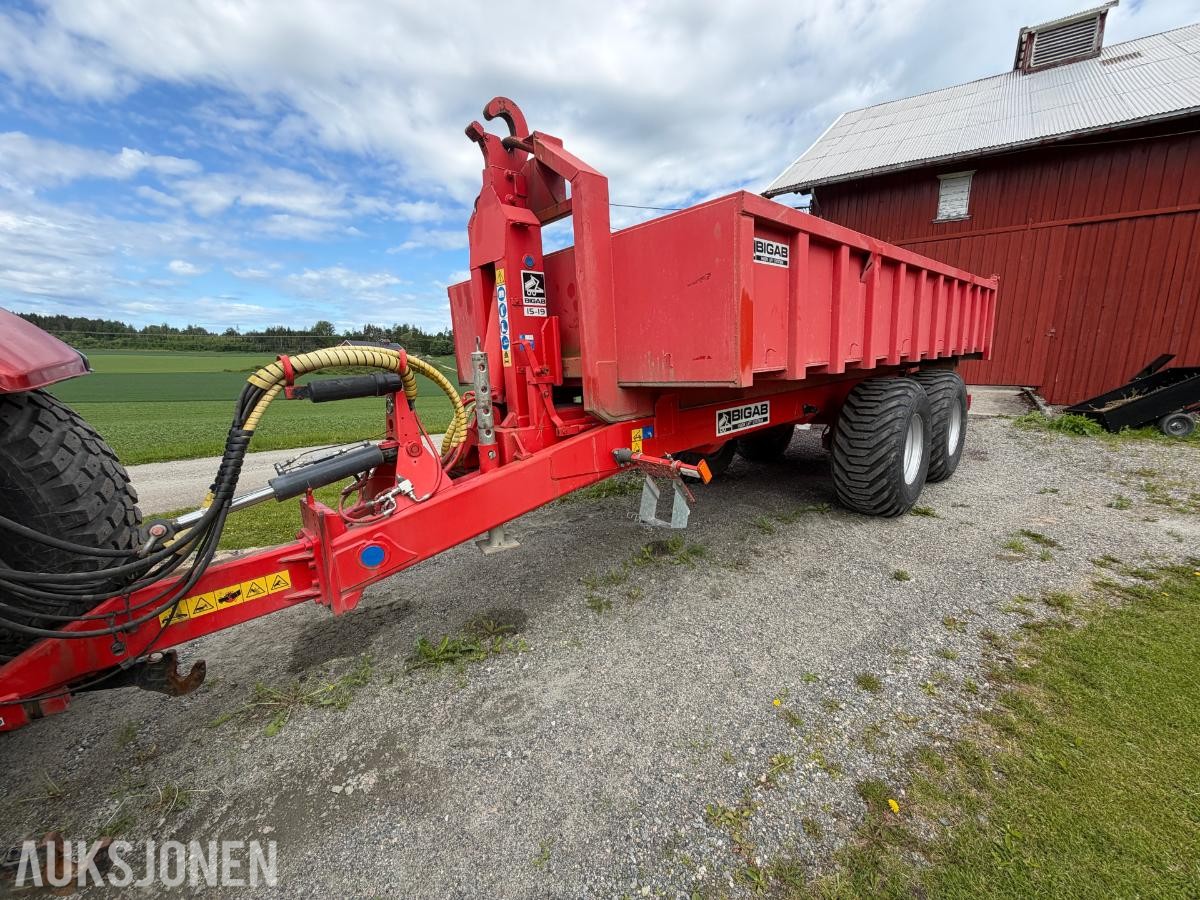 2011 Valtra T202 Versu med Bigab 15-19 krokhenger,Dumperkasse,ekstra hjulsett