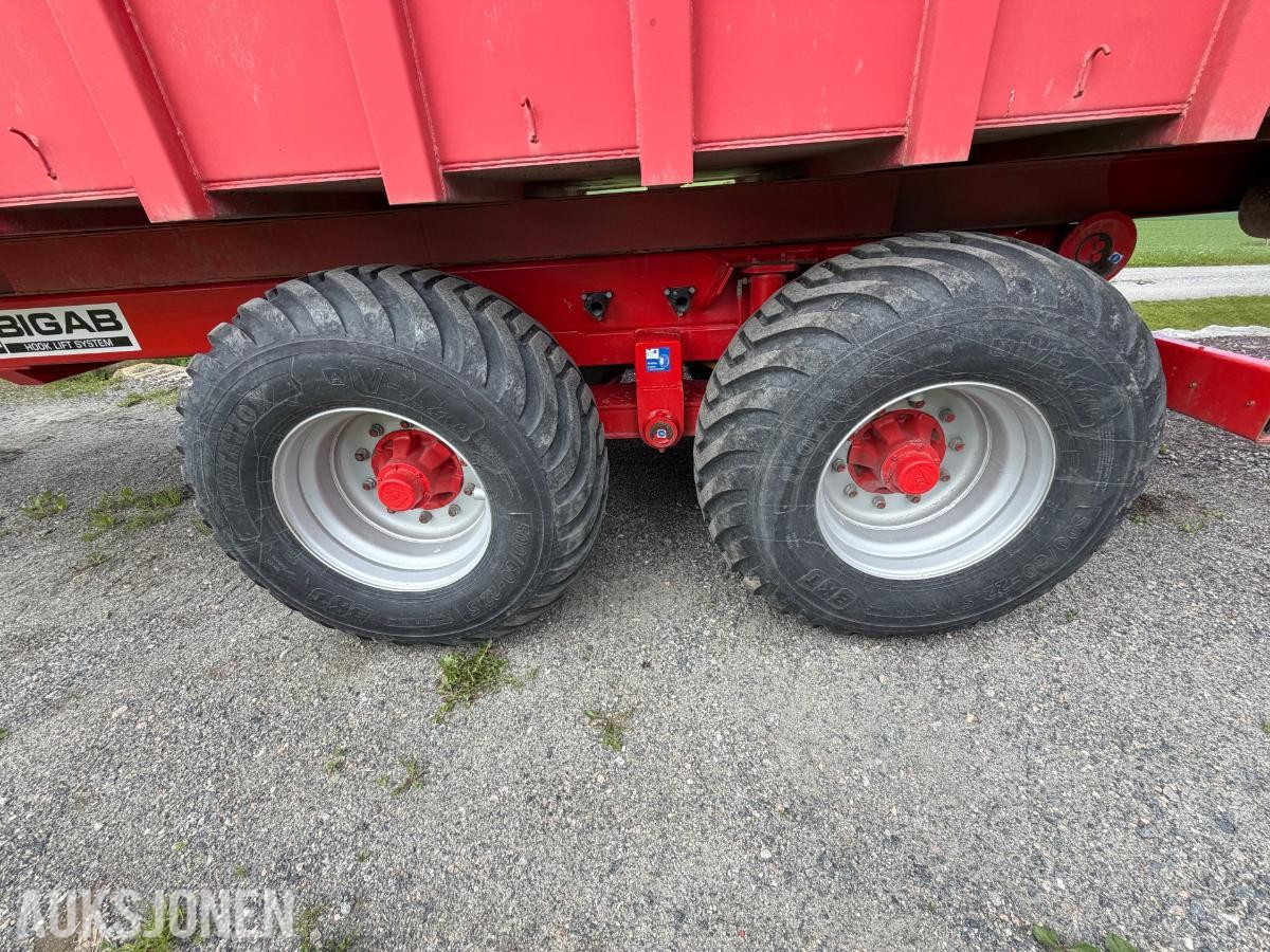 2011 Valtra T202 Versu med Bigab 15-19 krokhenger,Dumperkasse,ekstra hjulsett
