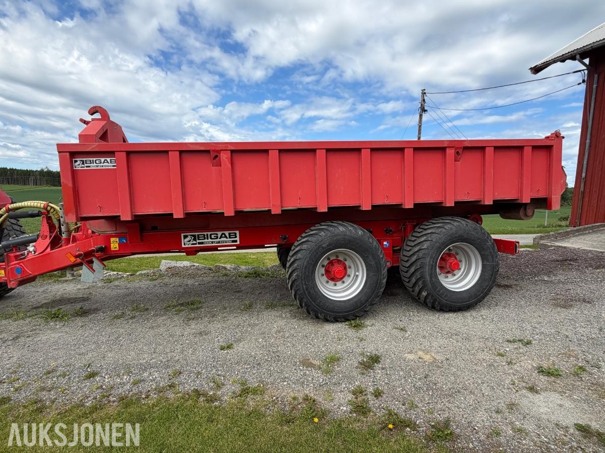 2011 Valtra T202 Versu med Bigab 15-19 krokhenger,Dumperkasse,ekstra hjulsett