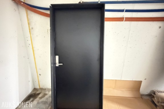 SORT DØR MED KARM OG DØRVRIDER – CA. 100 X 210 CM