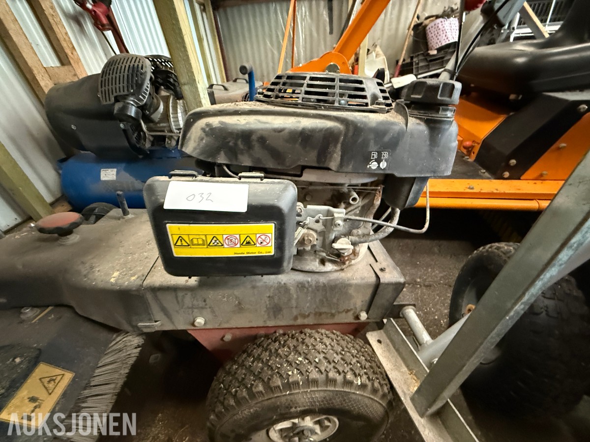 Feiemaskin med Honda GCV160 motor