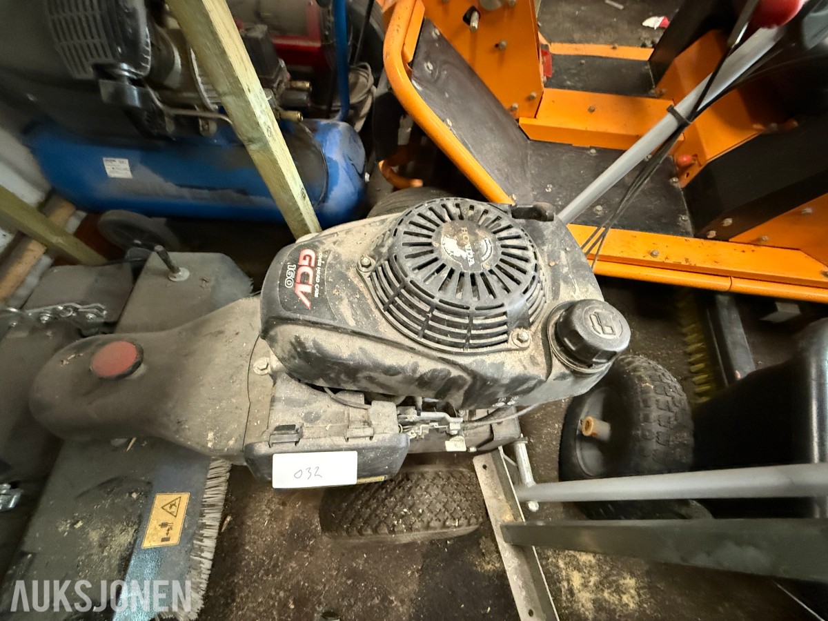 Feiemaskin med Honda GCV160 motor