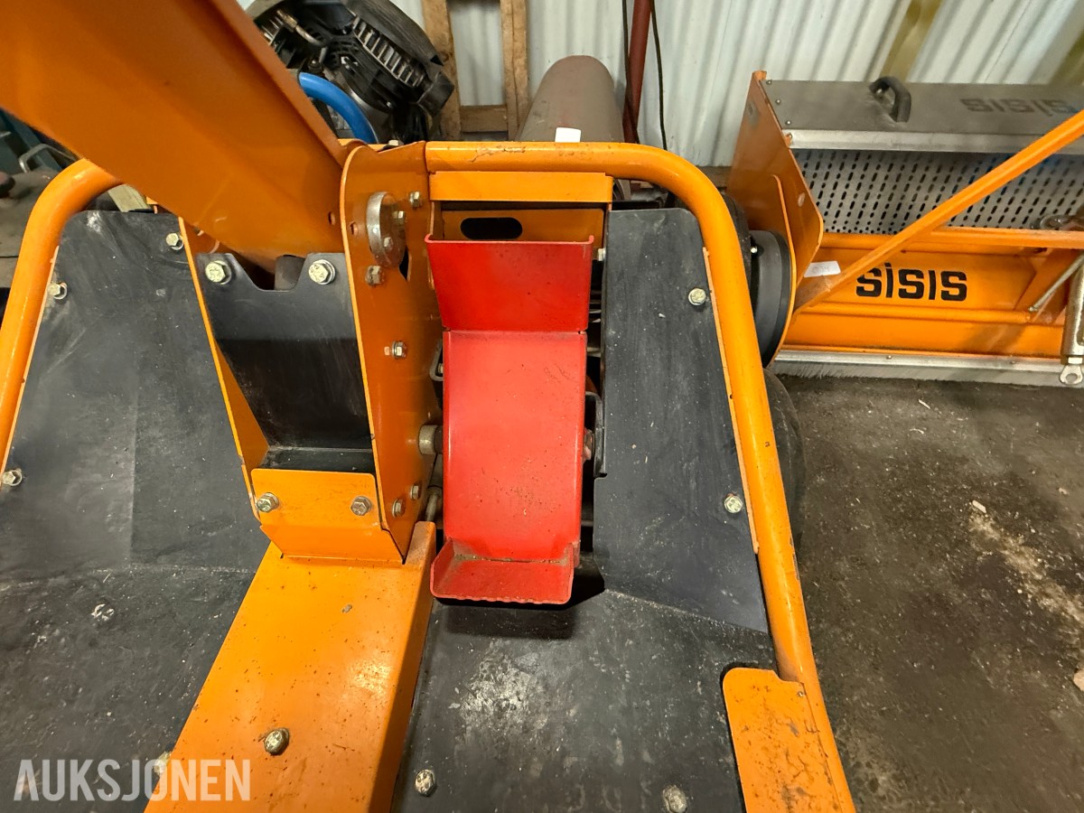 SISIS S.S.1000 kunstgressbørste med SISIS trekkmaskin
