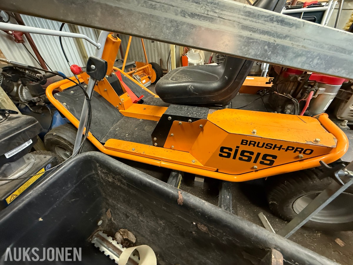 SISIS S.S.1000 kunstgressbørste med SISIS trekkmaskin