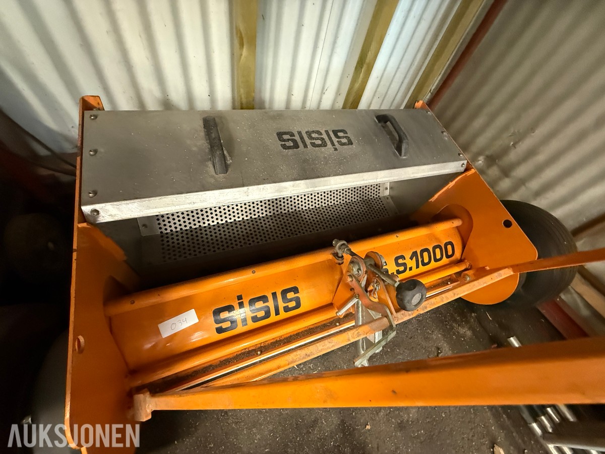 SISIS S.S.1000 kunstgressbørste med SISIS trekkmaskin