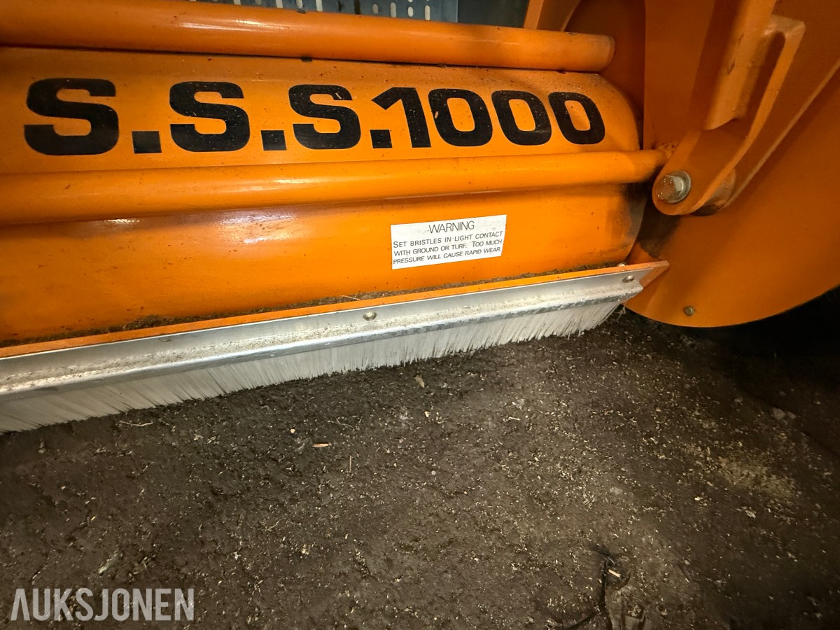SISIS S.S.1000 kunstgressbørste med SISIS trekkmaskin