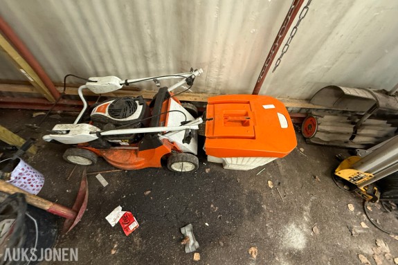 STIHL RM 448.0 TX gressklipper med oppsamler