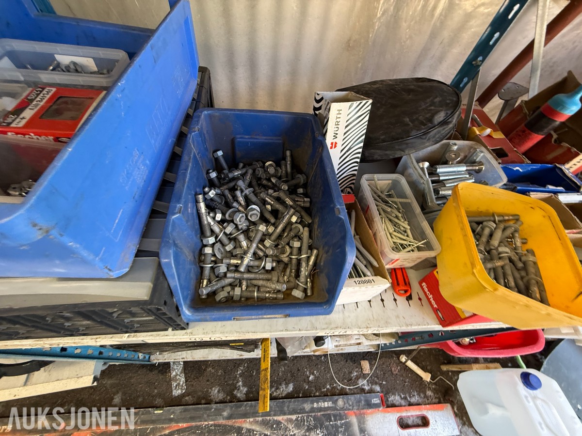 Parti med verktøy, festemateriell og verkstedutstyr