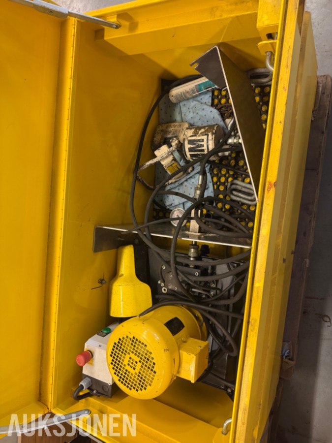 Enerpac Hydraulikkaggregat i skap med pumpe, slanger og tilbehør