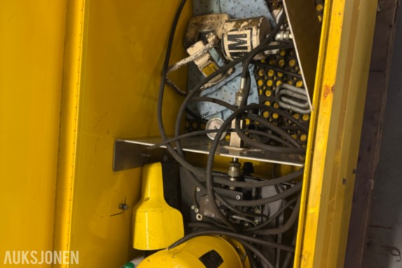 Enerpac Hydraulikkaggregat i skap med pumpe, slanger og tilbehør