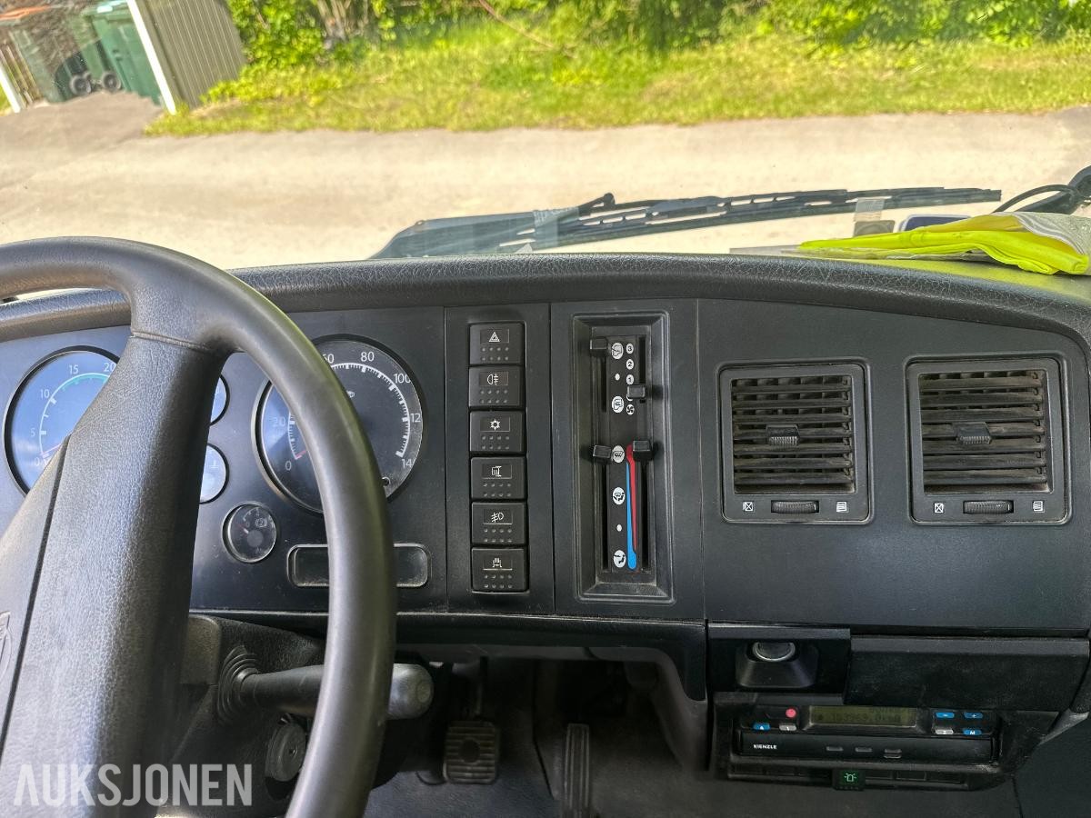 2002 Nissan Atleon Tippbil med 3-veisfunksjon