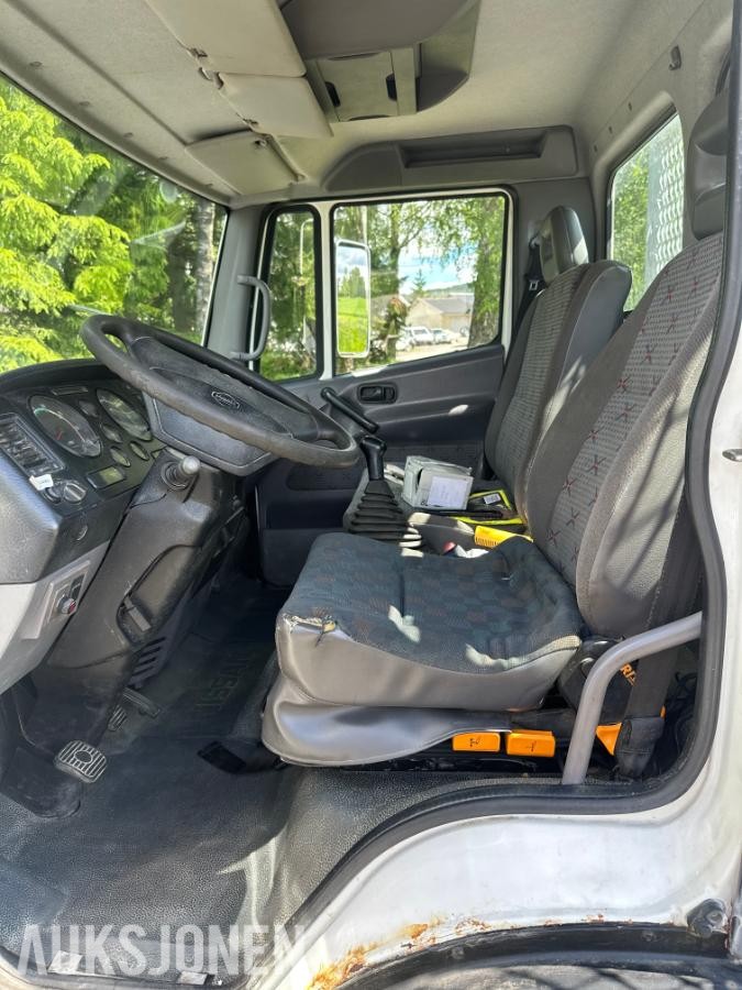 2002 Nissan Atleon Tippbil med 3-veisfunksjon