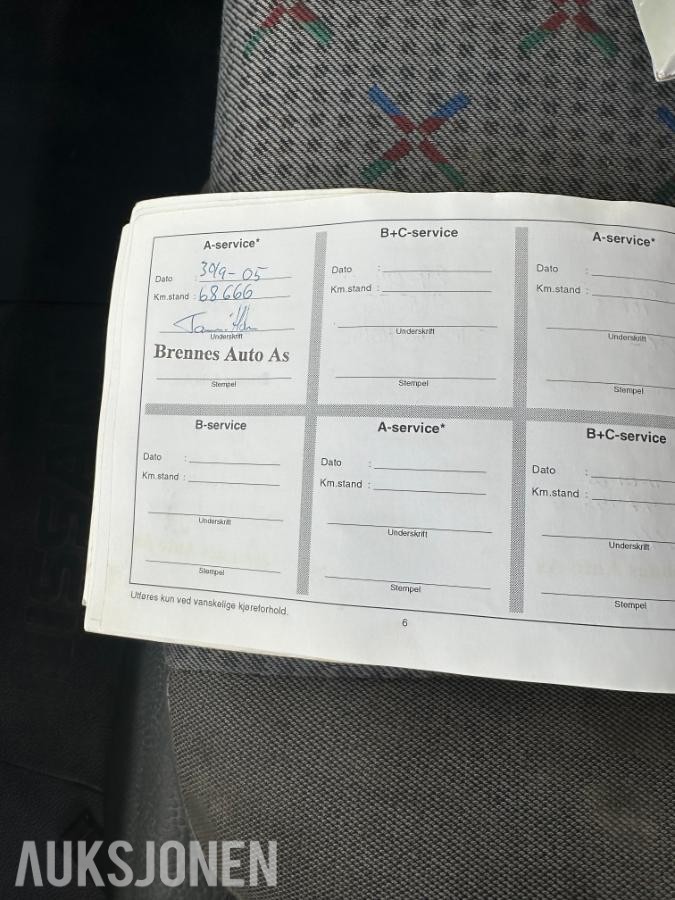 2002 Nissan Atleon Tippbil med 3-veisfunksjon