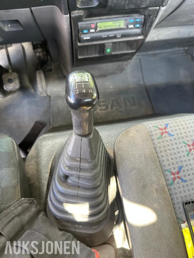 2002 Nissan Atleon Tippbil med 3-veisfunksjon
