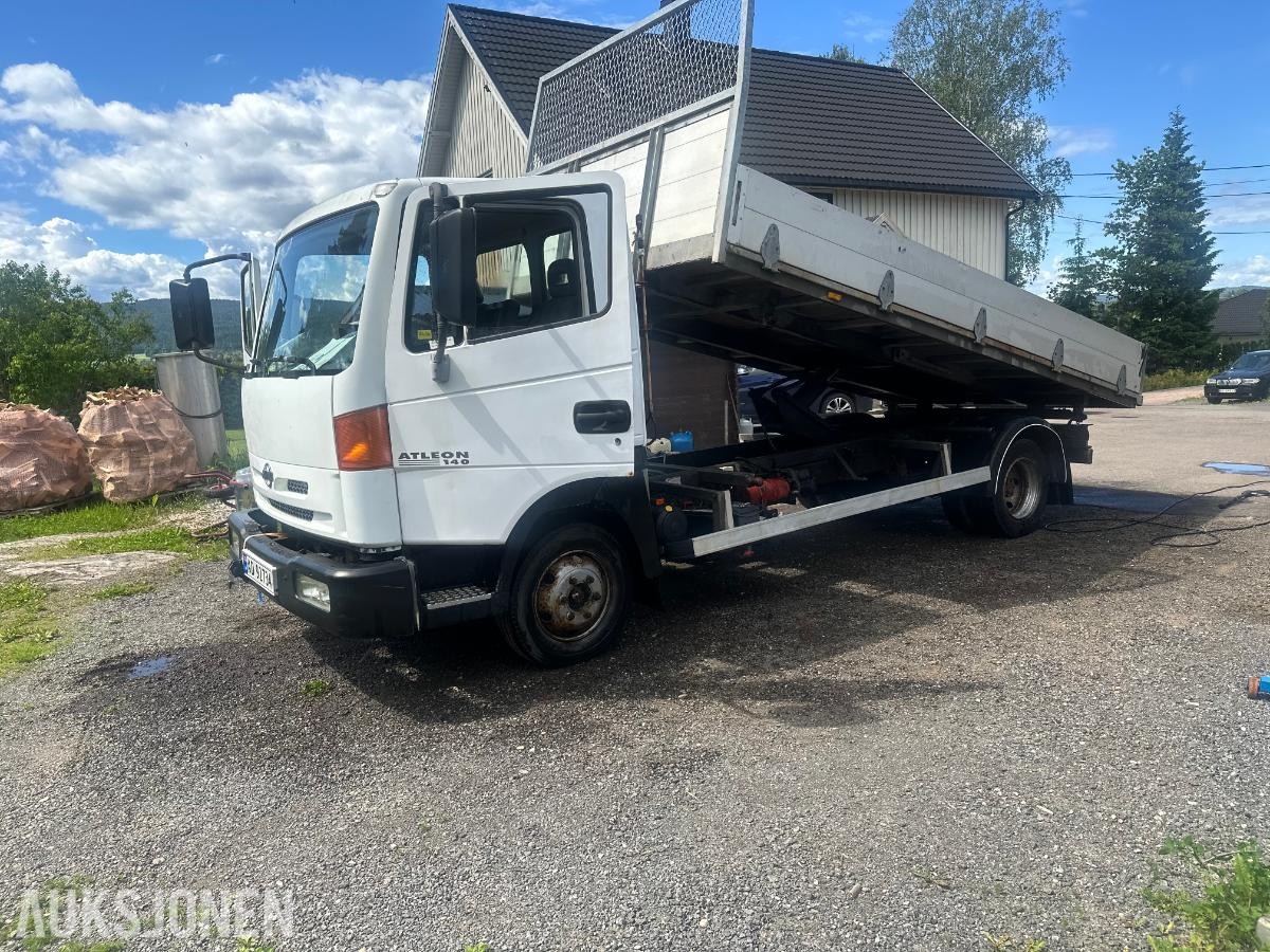 2002 Nissan Atleon Tippbil med 3-veisfunksjon