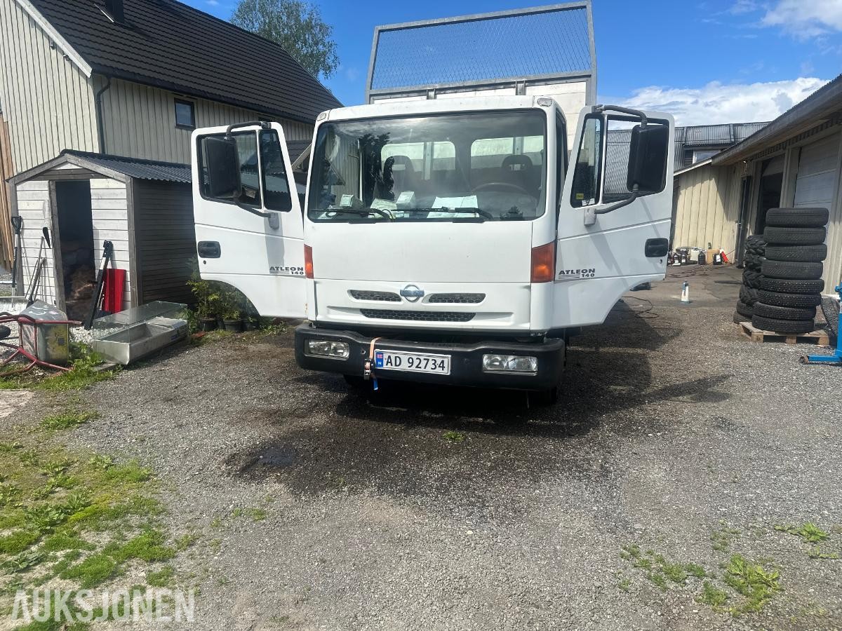 2002 Nissan Atleon Tippbil med 3-veisfunksjon