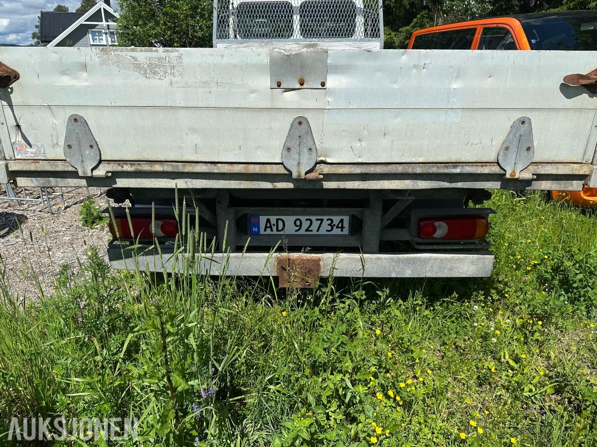2002 Nissan Atleon Tippbil med 3-veisfunksjon