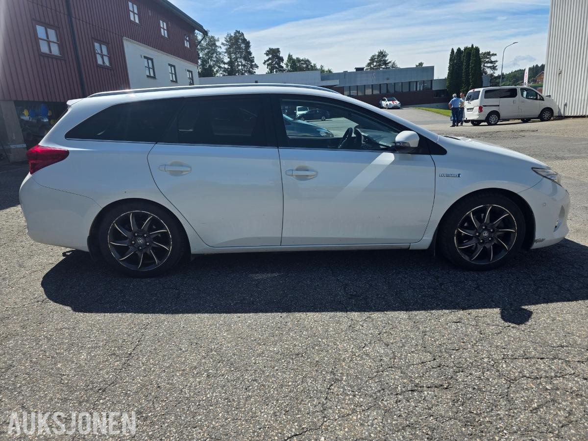 2013 TOYOTA AURIS TOURING SPORTS HYBRID AUTOMAT – RYGGEKAMERA – CRUISEKONTROLL – HENGERFESTE