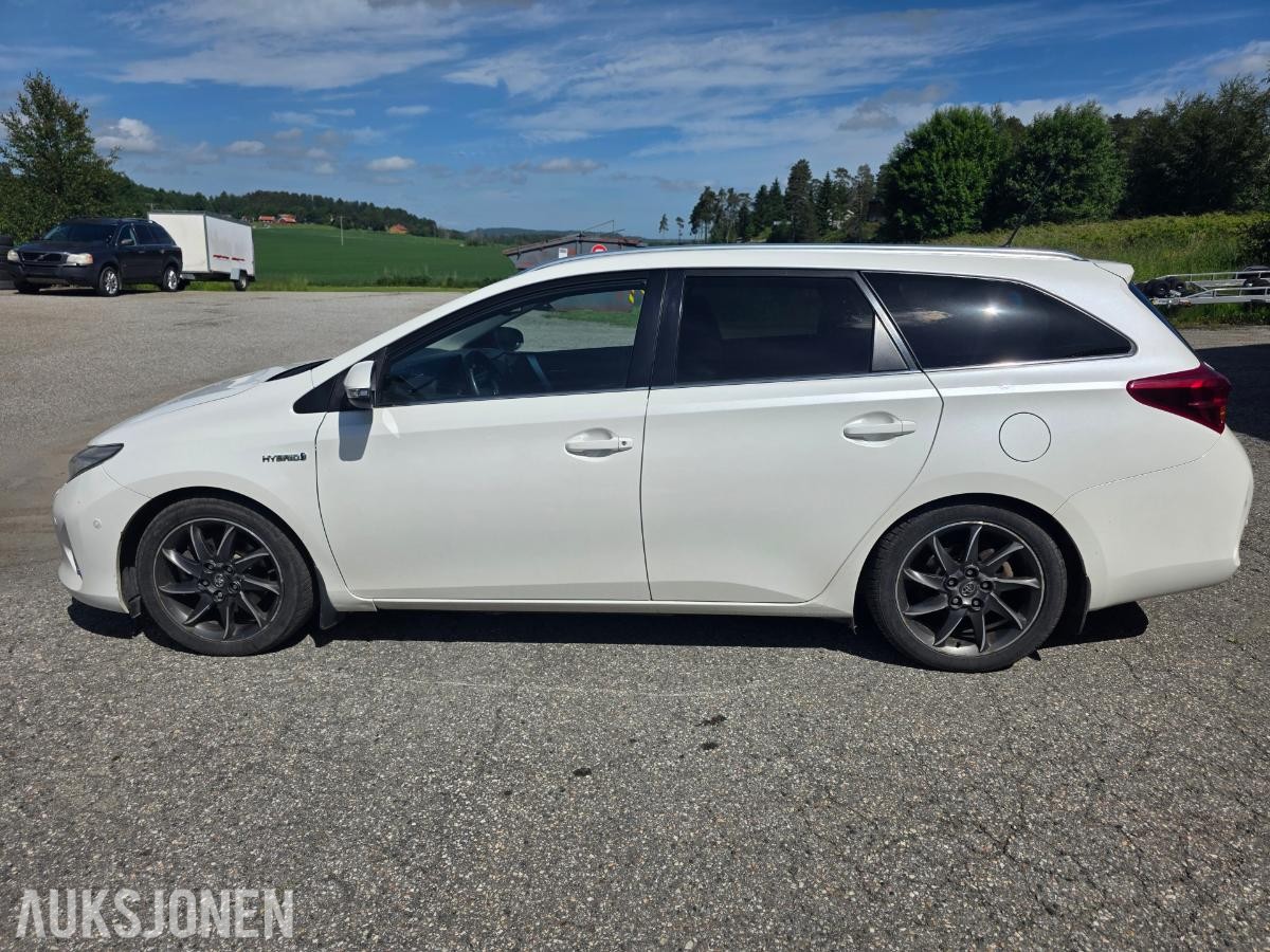 2013 TOYOTA AURIS TOURING SPORTS HYBRID AUTOMAT – RYGGEKAMERA – CRUISEKONTROLL – HENGERFESTE