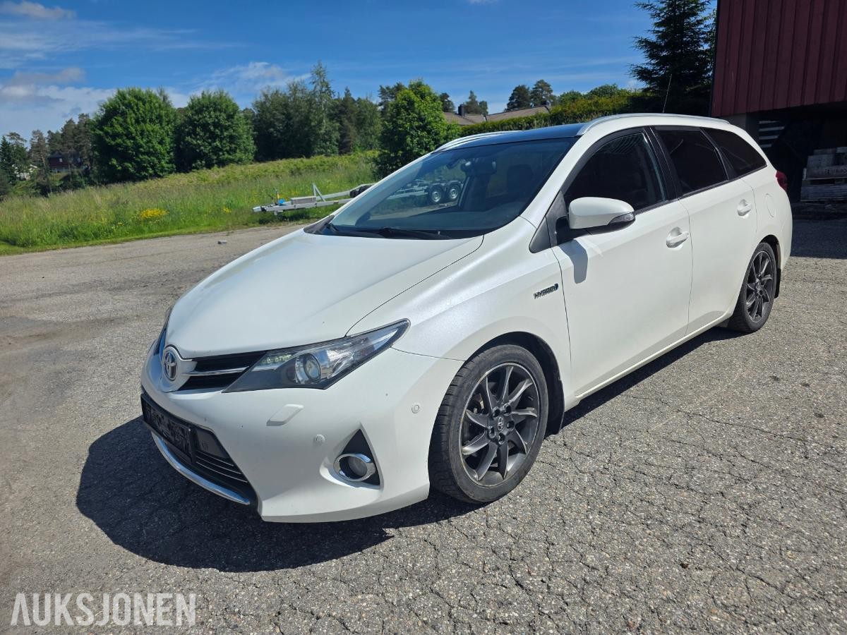 2013 TOYOTA AURIS TOURING SPORTS HYBRID AUTOMAT – RYGGEKAMERA – CRUISEKONTROLL – HENGERFESTE