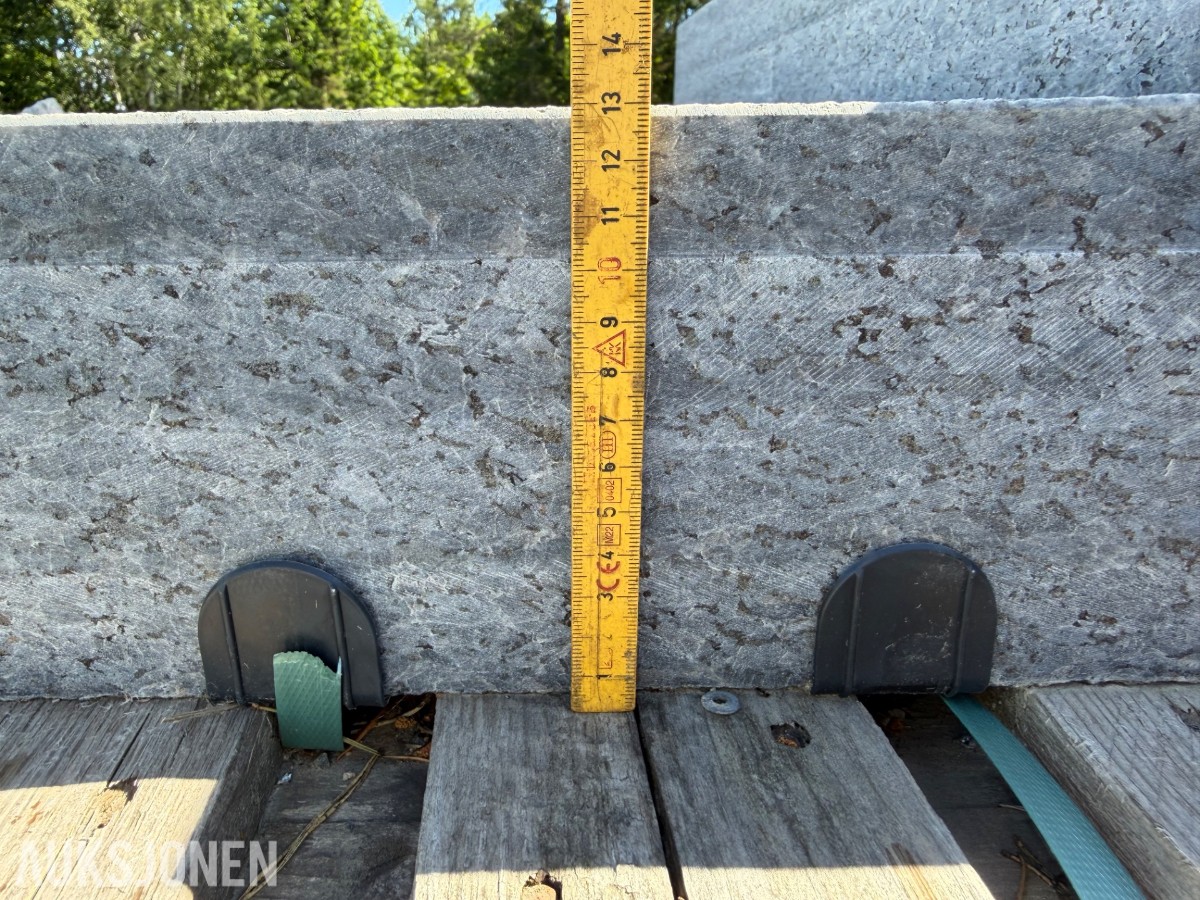 Larvikitt trinnblokker / heller – 15 stk 106 x 41 x 13 cm
