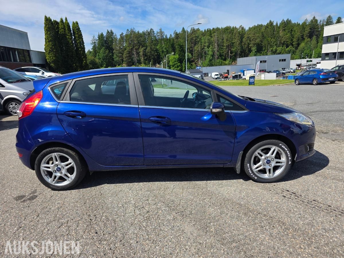 2014 FORD FIESTA 1.0 80HK – DAB – PARKERINGSSENSORER – SETEVARME – SOMMER OG VINTERHJUL