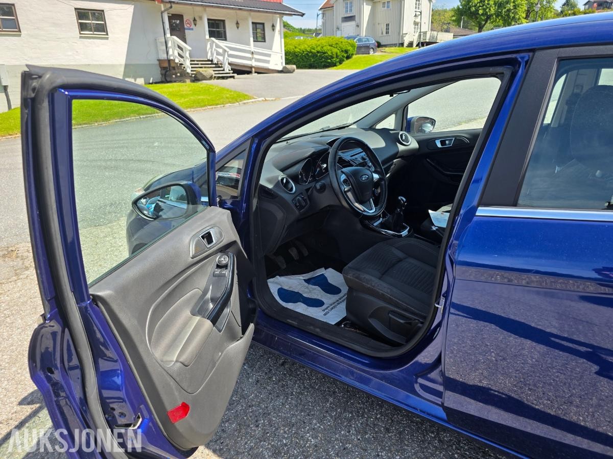 2014 FORD FIESTA 1.0 80HK – DAB – PARKERINGSSENSORER – SETEVARME – SOMMER OG VINTERHJUL