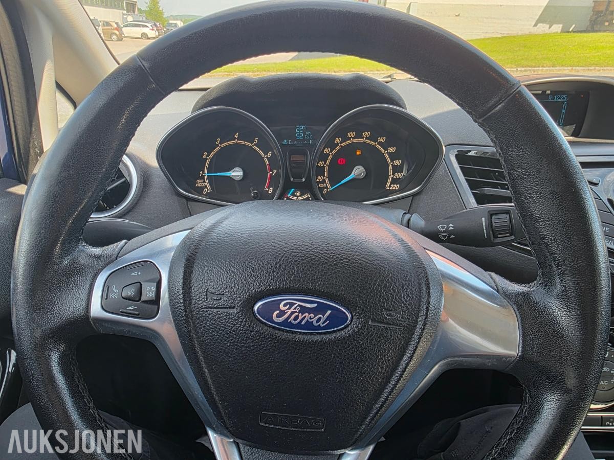 2014 FORD FIESTA 1.0 80HK – DAB – PARKERINGSSENSORER – SETEVARME – SOMMER OG VINTERHJUL