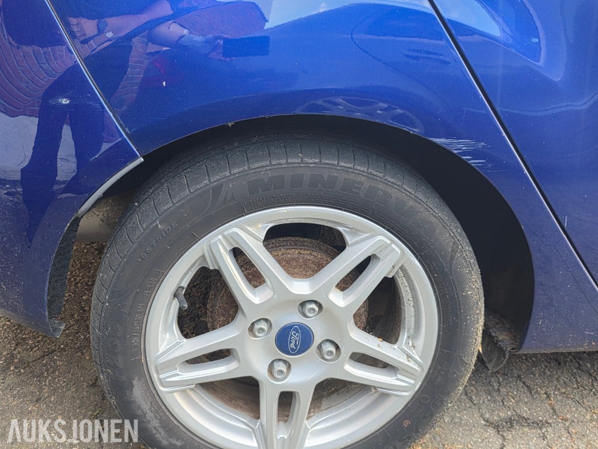 2014 FORD FIESTA 1.0 80HK – DAB – PARKERINGSSENSORER – SETEVARME – SOMMER OG VINTERHJUL