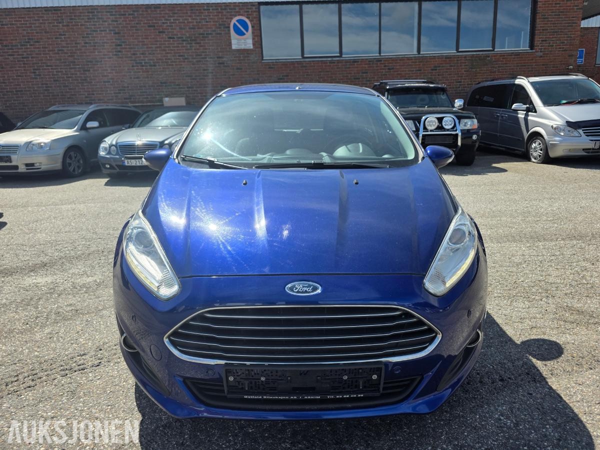 2014 FORD FIESTA 1.0 80HK – DAB – PARKERINGSSENSORER – SETEVARME – SOMMER OG VINTERHJUL