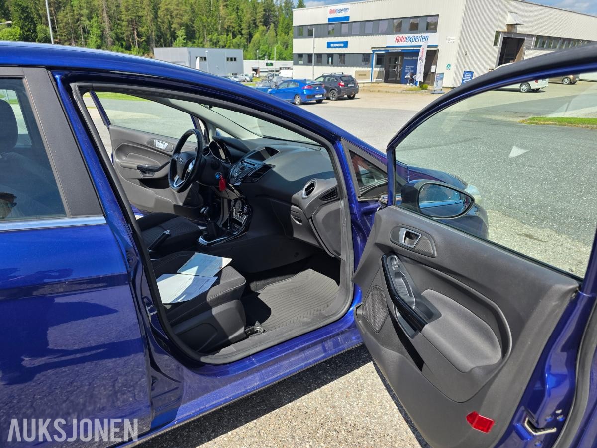 2014 FORD FIESTA 1.0 80HK – DAB – PARKERINGSSENSORER – SETEVARME – SOMMER OG VINTERHJUL