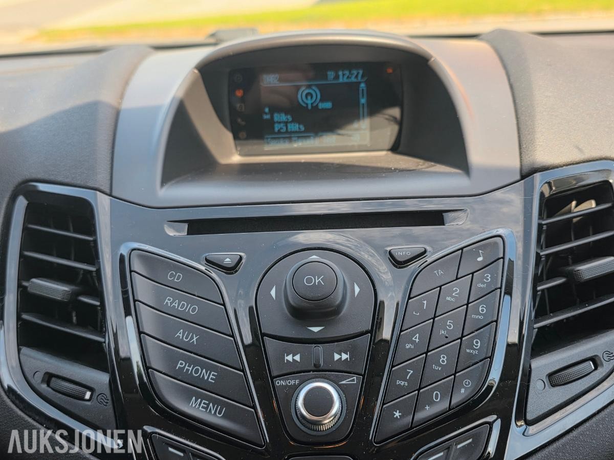 2014 FORD FIESTA 1.0 80HK – DAB – PARKERINGSSENSORER – SETEVARME – SOMMER OG VINTERHJUL