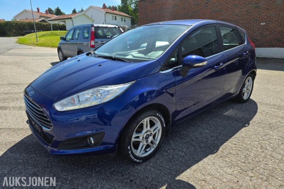 2014 FORD FIESTA 1.0 80HK – DAB – PARKERINGSSENSORER – SETEVARME – SOMMER OG VINTERHJUL