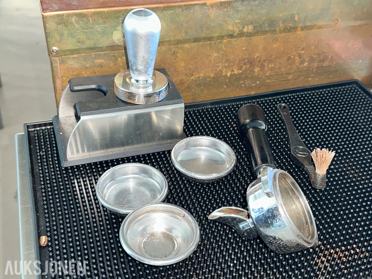 2023 Conti CC202 D – Profesjonell 2-gruppers espressomaskin
