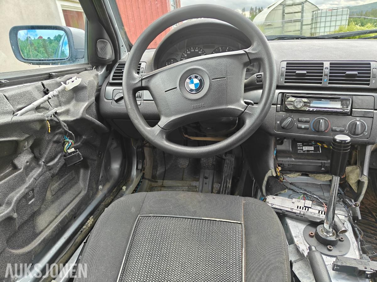2004 BMW 316I 1.8 116hk manuell bensin  176000km