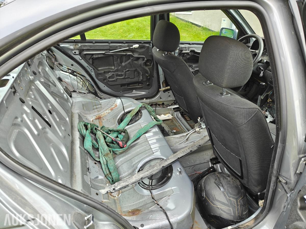 2004 BMW 316I 1.8 116hk manuell bensin  176000km