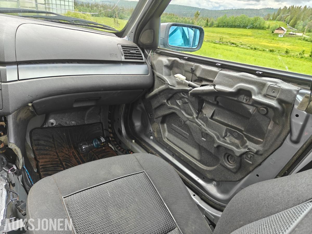 2004 BMW 316I 1.8 116hk manuell bensin  176000km